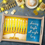 Yellow Gold Hanukkah Menorah Shining Bright Zitat Tablett<br><div class="desc">"Die ganze Nacht hell leuchten." Ein nahes Foto eines bunten, bunten, gelben goldenen künstlerischen menorah Fotos mit aquamarinen Akzenten hilft Ihnen den Urlaub von Hanukkah im Stil. Genießen Sie die Wärme und Freude der Ferienzeit, wenn Sie dieses atemberaubende, farbenfrohe Hanukkah Serviertablett benutzen. Dieses Serviertablett ist in zwei Größen, klein und...</div>