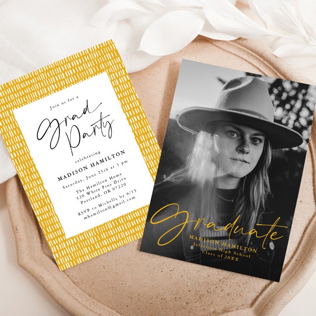 Yellow Gold Stylish Script Foto Graduation Party Einladung (Von Creator hochgeladen)