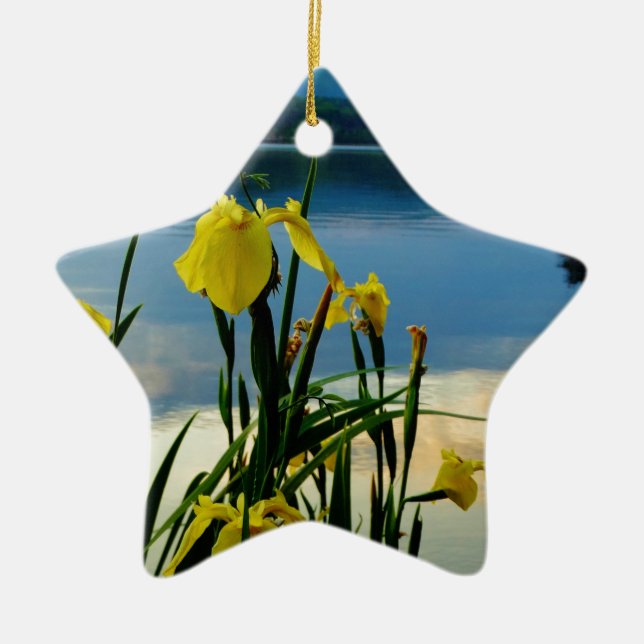 Yellow Iris am Lake Shore Keramikornament (Vorne)