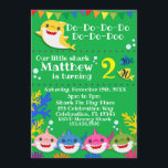 Yellow Kids Shark Green Birthday Einladung<br><div class="desc">Feiern Sie Ihren kleinen Hai Geburtstag mit ihrem Lieblingslied ! Diese hübsche,  grüne und farbenfrohe Haifamilieneinladung ist ein Hit für Ihr Party. Hier finden Sie alle Haimitglieder. Blasen,  Fische und Korallen sorgen für unterhaltsame Details. Ideal für alle Untersee-Party oder Hai-Party. Grafik von Mujka.</div>