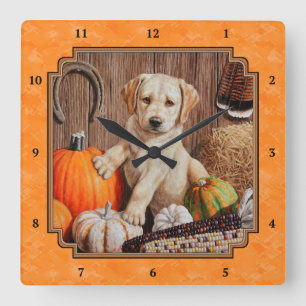 Yellow Lab Pup and Pumpkin Harvest Orange Quadratische Wanduhr