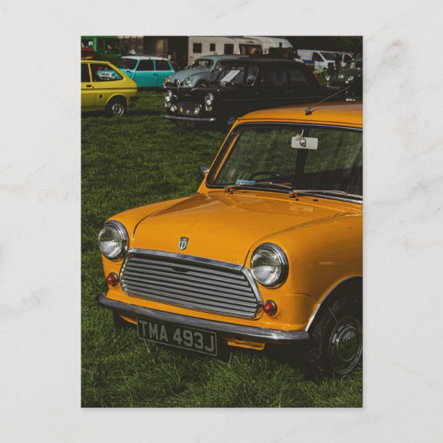 Yellow mini cooper klassische Postkarte (Vorderseite)