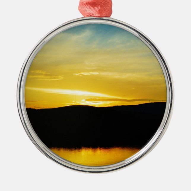 Yellow Mt Lake Sunset Silbernes Ornament (Vorne)