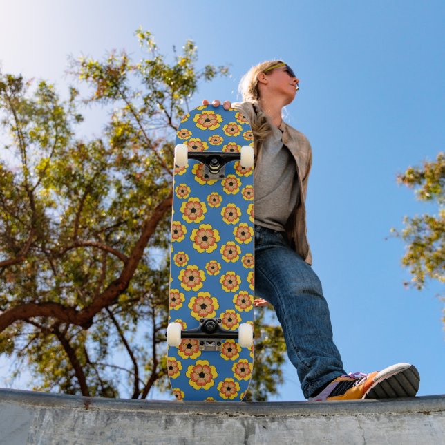 Yellow Orange Flowers Pattern Skateboard (Außenbereich 1)
