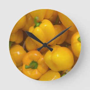Yellow paprika vegetable pattern runde wanduhr