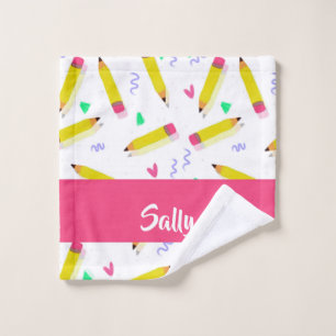 Yellow pencils and scrabbles on white waschlappen