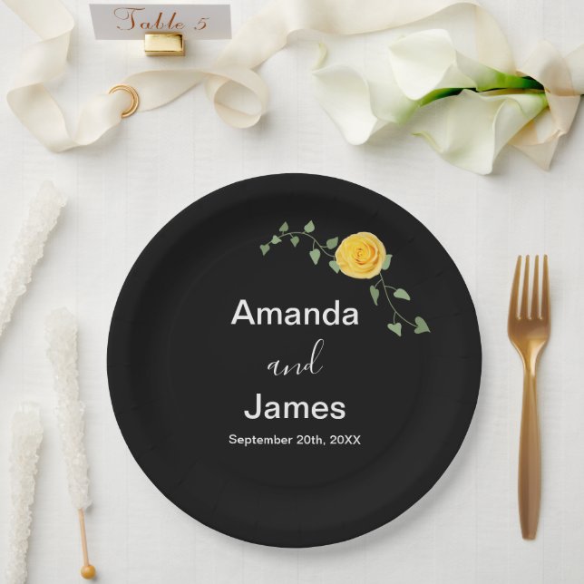 Yellow Rose and Green Vine Elegant Black Wedding Pappteller (Hochzeit)