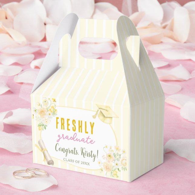 Yellow Stripes Lemons and Flowers Graduation Geschenkschachtel (Hochzeit)