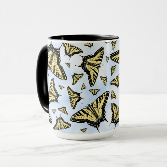 Yellow Swallowtail Butterflies on Blue Sky Pattern Tasse (Vorderseite Links)