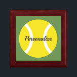 Yellow Tennis Ball Geburtstagsparty individuelle G Erinnerungskiste<br><div class="desc">Yellow Tennis Ball Geburtstagsparty Geschenkboxen für Spieler,  Coach,  Fan,  Vater,  Mutter,  Mann,  Ehefrau,  Freund,  Freundin,  Verlobte,  Braut,  Bräutigam,  Gewinner etc. Luxuriöse Mahagoniholzkiste.</div>