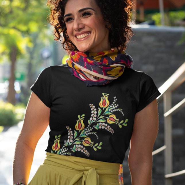 yellow white Hungarian floral motifs T-Shirt (Von Creator hochgeladen)