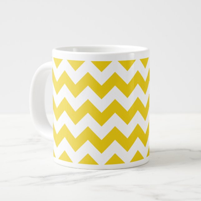 Yellow Zigzag, gelb Zickzack, geometrisches Muster Jumbo-Tasse (Vorderseite Links)