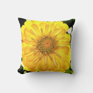 Yellow Zinnia Kissen