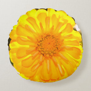 Yellow Zinnia Rundes Kissen