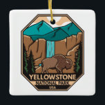 Yellowstone Nationalpark Minimal Bison Retro Keramikornament<br><div class="desc">Yellowstone Vektorgrafik Design. Der Park verfügt über dramatische Schluchten,  alpine Flüsse,  üppige Wälder,  heiße Quellen und wilde Geysire,  einschließlich seiner berühmtesten,  Alten Treue.</div>