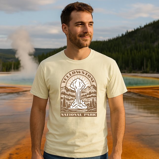 Yellowstone Nationalpark Retro Art Deco T-Shirt (Von Creator hochgeladen)
