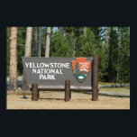 Yellowstone Nationalpark, signe, Wyoming, U.S. Poster<br><div class="desc">Hochauflösende Fotografie des Begrüßungszeichens im Yellowstone Nationalpark. Besuchen Sie Zazzle Shop Carolina Foto To Go für andere Fotografie und Produkte.</div>