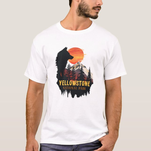 Yellowstone Nationalpark, Wolf Orange Sunset Art T-Shirt (Vorderseite)