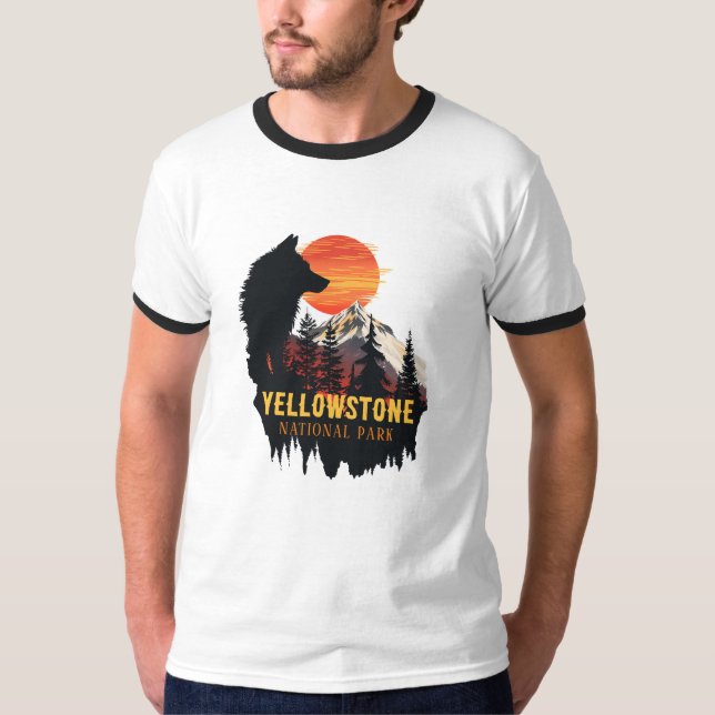 Yellowstone Nationalpark, Wolf Orange Sunset Art T-Shirt (Vorderseite)