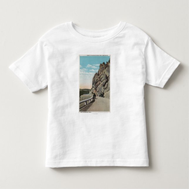 Yellowstone, WYVacationers, altes Auto, nahe Kleinkind T-shirt (Vorderseite)