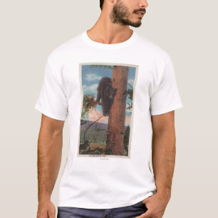 Yellowstone, WYView des schwarzen Bären im Baum T-Shirt