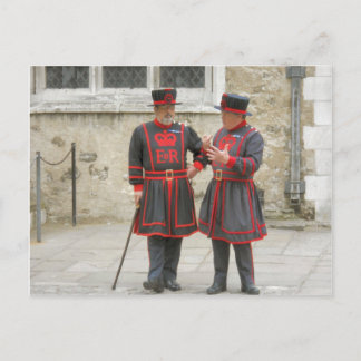 Yeoman Warders in traditionellem Winterkleid Postkarte