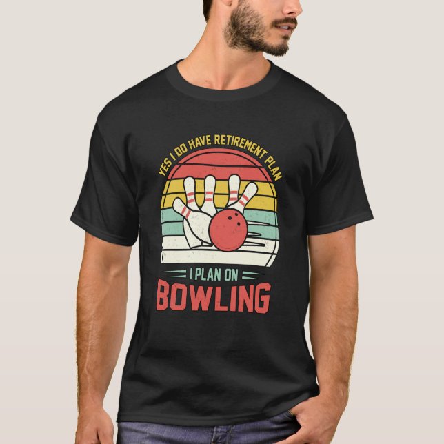 Yes I have a Retirement Plan Bowling Retro Sunset  T-Shirt (Vorderseite)