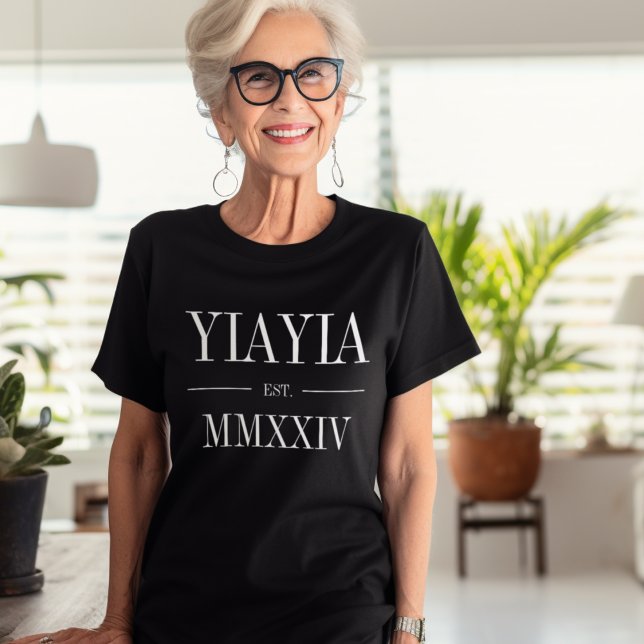 Yiayia römisches Jahr T-Shirt (Von Creator hochgeladen)
