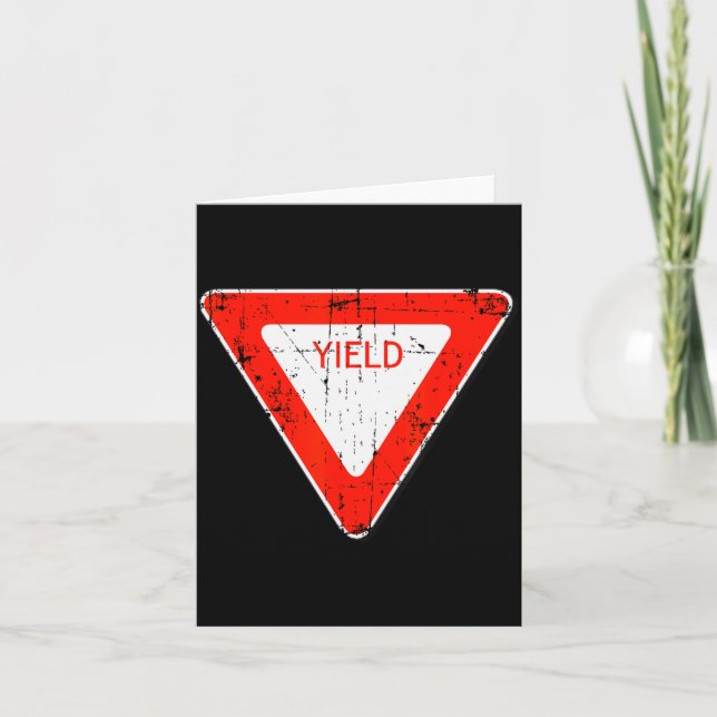 Yield Road Street Sign Funny Sarcastic Distressed  Karte (Vorderseite)
