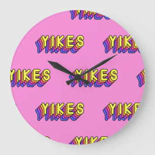 Yikes Words: Rosa Vintages Hintergrundbild. Große Wanduhr