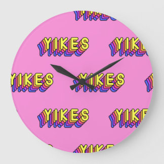 Yikes Words: Rosa Vintages Hintergrundbild. Große Wanduhr