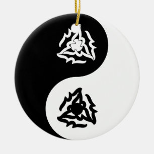 Yin und Yang-Zeichen in Schwarzweiß Keramik Ornament