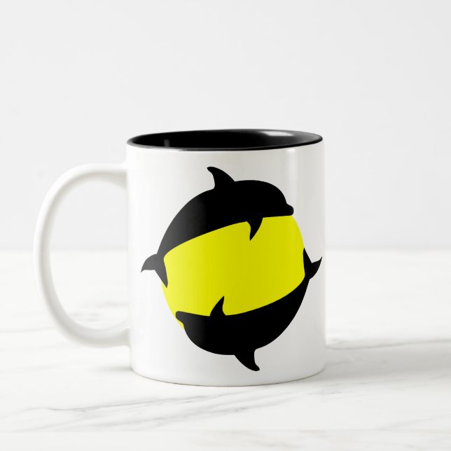 Yin Yand niedliche Delfine auf der Sonne Zweifarbige Tasse (Links)