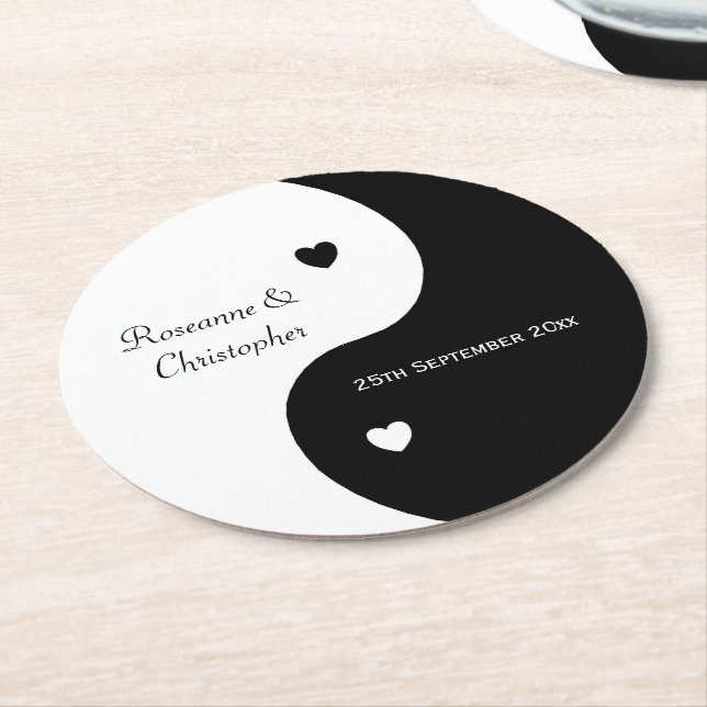 Yin Yang Black and White Wedding Runder Pappuntersetzer (Angewinkelt)