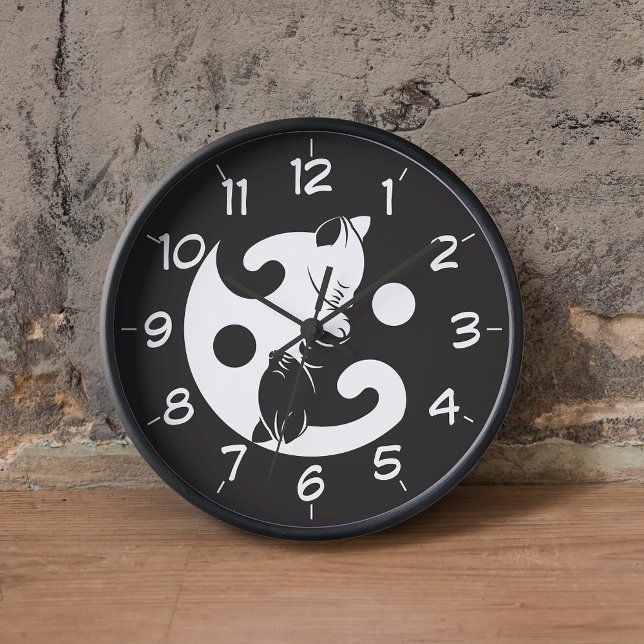 Yin Yang Cat Black and White Novelty Uhr (Find your path to serenity with this inspiring yin yang wall clock. )