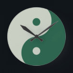 Yin Yang Sage Green Runde Wanduhr<br><div class="desc">Yin Yang - Salbei-Yin Yang-Illustration.</div>