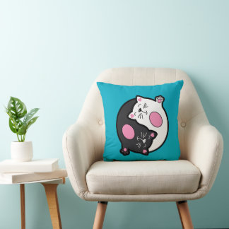 Yin Yang Schlafende Katzen in Schwarz und Weiß  Kissen