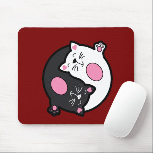 Yin Yang Schlafende Katzen in Schwarz und Weiß Mousepad