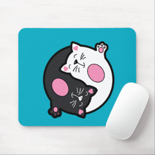 Yin Yang Schlafende Katzen in Schwarz und Weiß Mousepad