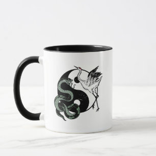 Yin-Yang-Schlange und Kransymbol Tasse