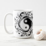 Yin & Yang Symbol Black and White Tattoo Style Kaffeetasse<br><div class="desc">Decorative Ying Yang Symbol Psychedelic Black and White Tattoo Style Art Design. Originally created with Hi Quality Vector Graphic Art Copyright BluedakArt TheChameleonArt.</div>
