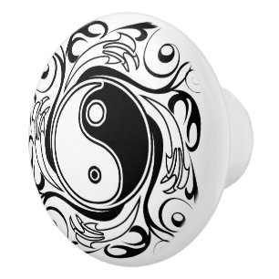 Yin & Yang-Symbol Schwarz-Weiß-Tätowierstil Keramikknauf