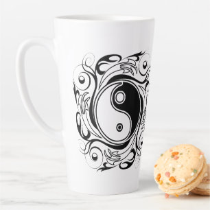 Yin & Yang-Symbol Schwarz-Weiß-Tätowierstil Milchtasse