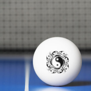 Yin & Yang-Symbol Schwarz-Weiß-Tätowierstil Tischtennisball