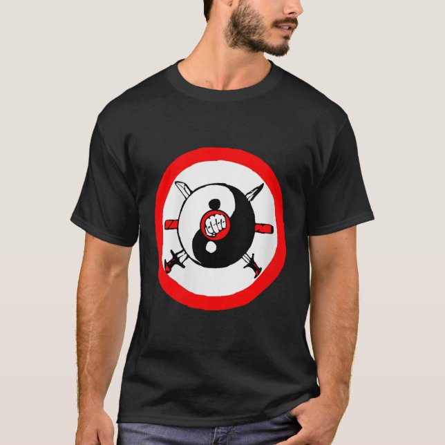 Yin Yang Tai Chi Sword and Fis T-Shirt (Vorderseite)