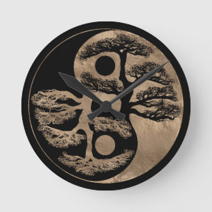 Yin Yang Tree Black und Gold Runde Wanduhr