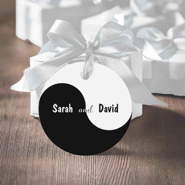 Yin Yang Wedding Black & White Bride & Groom Names Geschenkanhänger (Von Creator hochgeladen)