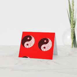Ying Yang-Kreisen auf rot Karte