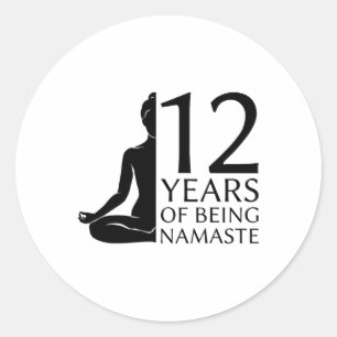 Yoga 12 Jahre großartige Meditation Namaste 12. Ge Runder Aufkleber