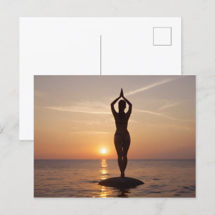 Yoga am Strand Postkarte